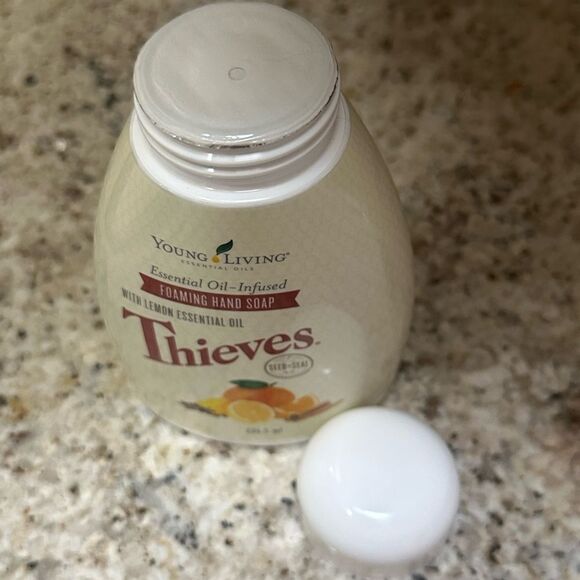 Young Living Thieves Foaming Hand Soap 8oz - Picture 4 of 4